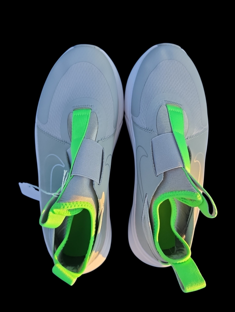 Nike Kids Flex Plus running shoes in a light smoke grey and green strike. 6.5 - Picture 1 of 5